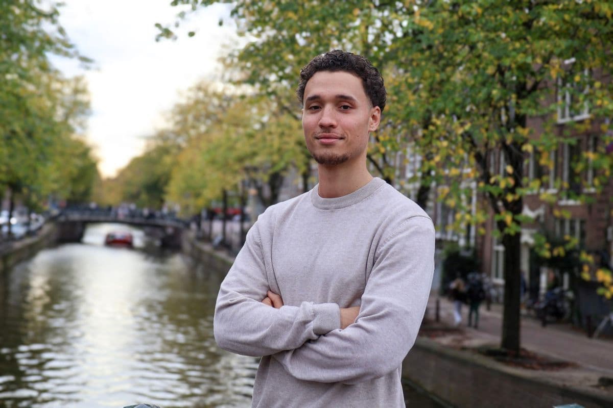 Close-up shot van Jair Emanuels, Co-founder van Nodient