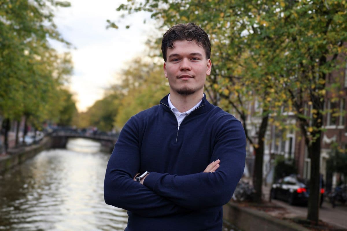 Close-up shot van Huseyin Olmez, AI-partner bij Nodient